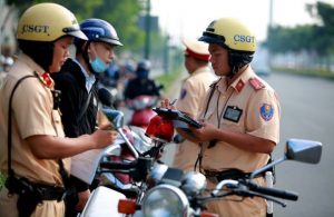 Uống rượu bia lái xe bị phạt tới 40 triệu, tước GPLX 2 năm